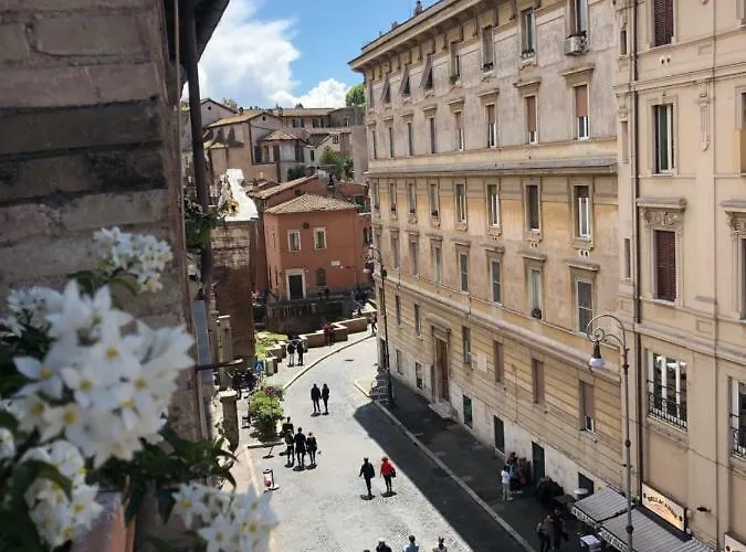 Отель типа "постель и завтрак" Neman Maison Experience I Pantheon